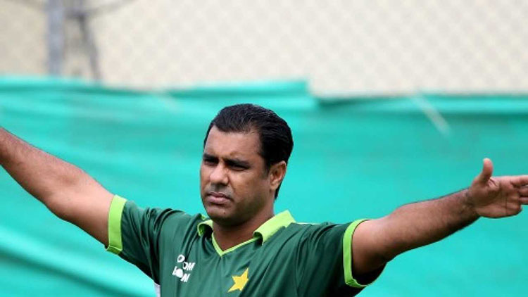 Waqar Younis (Pakistan) – 416 ODI Wickets