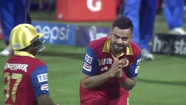 When Virat Kohli bowed down before Sarfaraz Khan